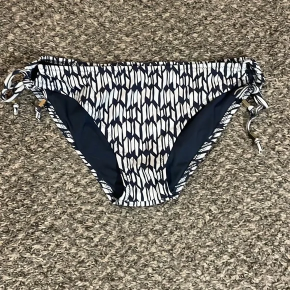 Bikini Bottoms - Picture 2 of 4